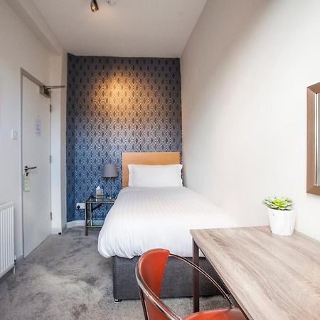 גילדפורד Asperion Hotel מראה חיצוני תמונה